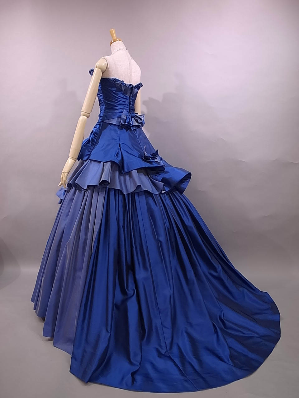 シルクサテンのカラードレス 1120ブルー（レンタル） ラ・クチュール